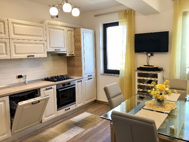 Apartament cu 3 camere cartier Tractorul, mobilat și utilat complet, cu loc de parcare subterană