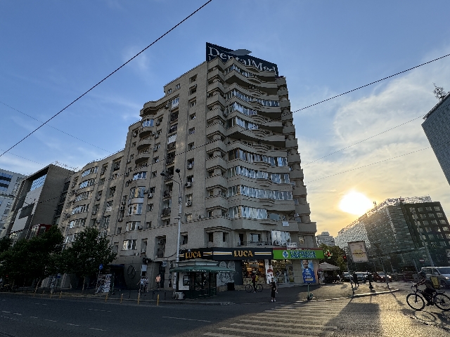 Inchiriere apartament Piata Victoriei, vedere spre piață, renovat total, 3 camere