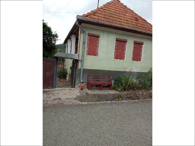 Casa de vanzare in localitatea Izvoarele, comuna Livezile, jud. Alba, in muntii Apuseni