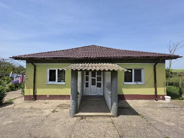 CASA DE VANZARE IN COMUNA TORTOMAN