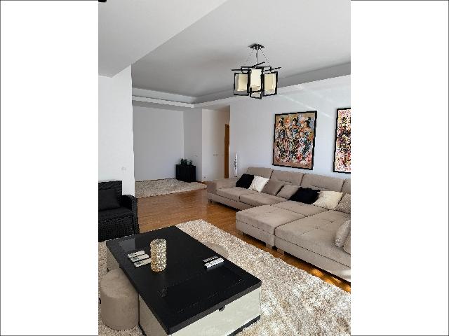 Inchiriez apartament 3 camere Liziera Residences Pipera 3 camere loc parcare subteran